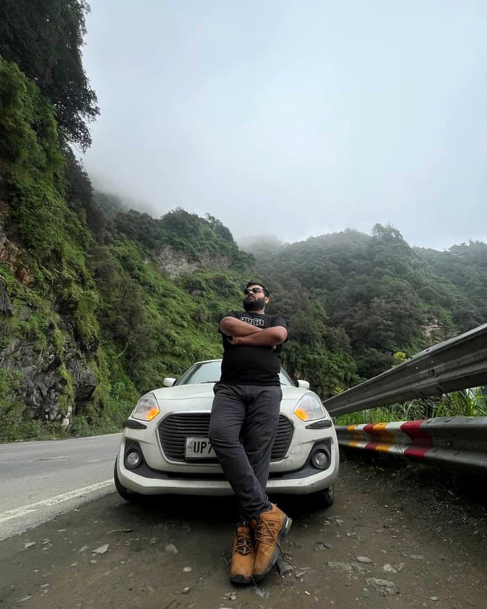 Roadside stop in the misty mountains